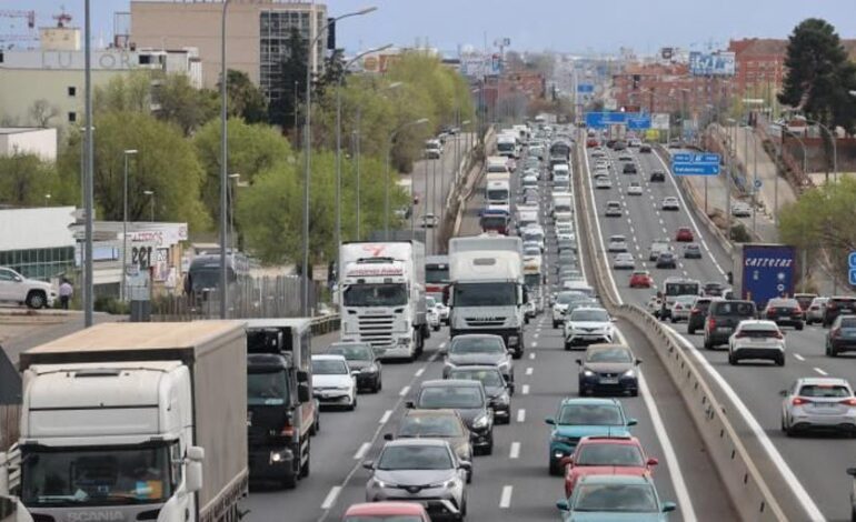El transporte de mercancías por carretera apuesta por mejorar la imagen del sector y los salarios para terminar con la escasez de conductores