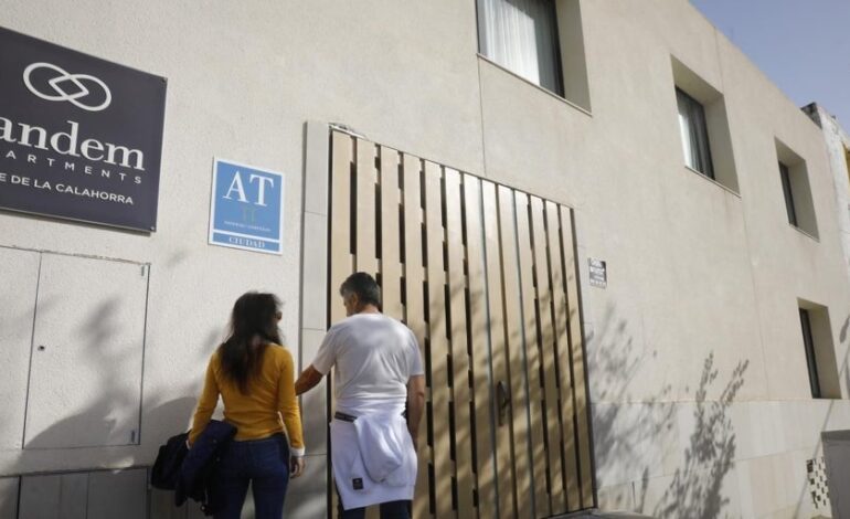 Los propietarios de pisos turísticos denuncian que este verano saldrán del mercado el 70% de los apartamentos por el registro del Gobierno