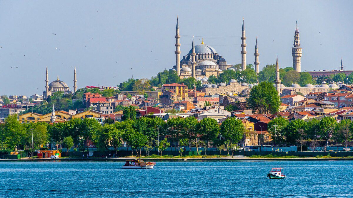 Fener y Balat, un idilio de casas de colores, monumentos y cafés vintage en el Cuerno de Oro de Estambul