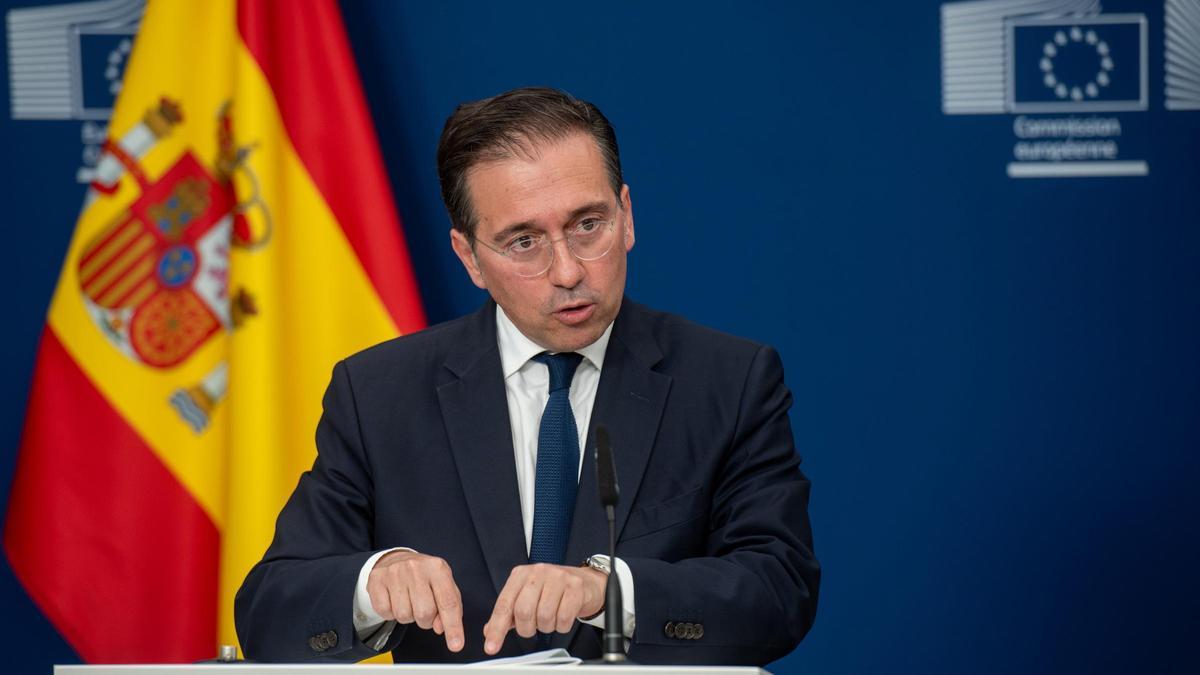 Albares recalca tras el acuerdo sobre Gibraltar que «España no renuncia a su reclamación de soberanía»