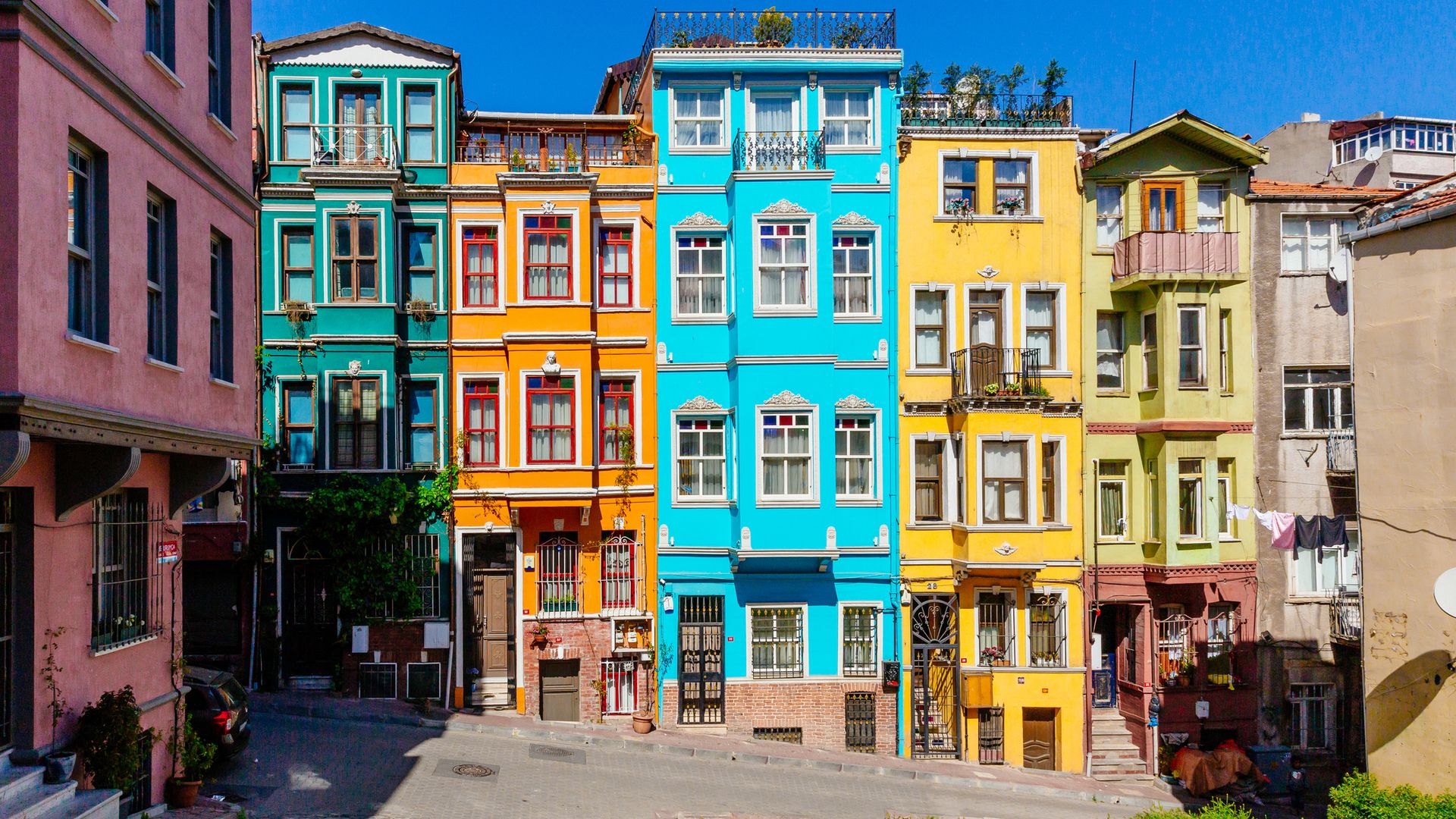 Calles coloridas en los distritos de Fener y Balat en Estambul. Türkiye