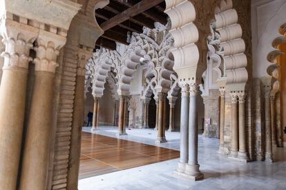 El Palacio de Aljafía fue una residencia de recreación de reyes musulmanes y refleja el esplendor afectado por el reino de Taifa a su apogeo.