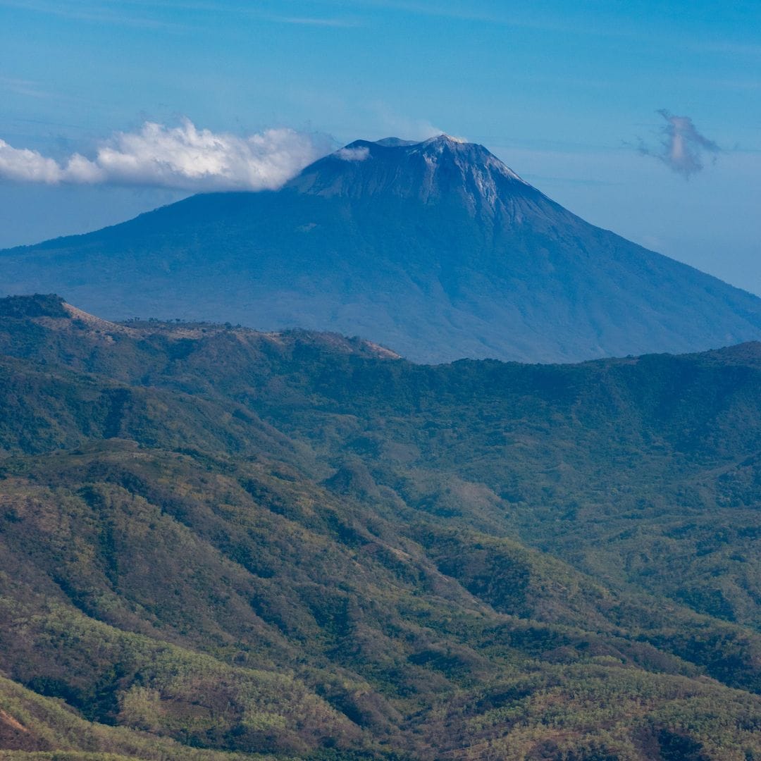 Volcán de Lewotolok en Indonesia