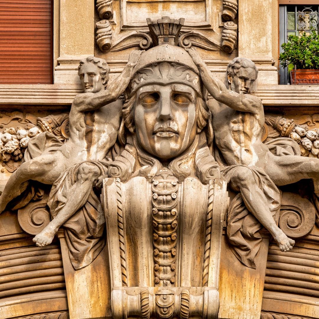 Detalle de la fachada del Palacio del Embajador, Barrio de Quartiere Coppede, Roma