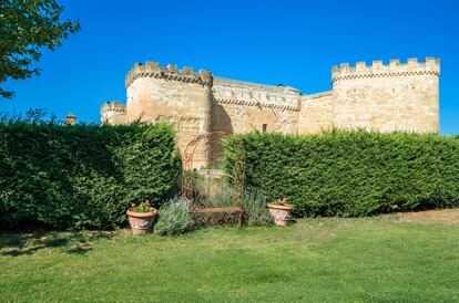 Exterior del castillo del Buen Amor, también conocido como el castillo de Villanueva del Canedo.