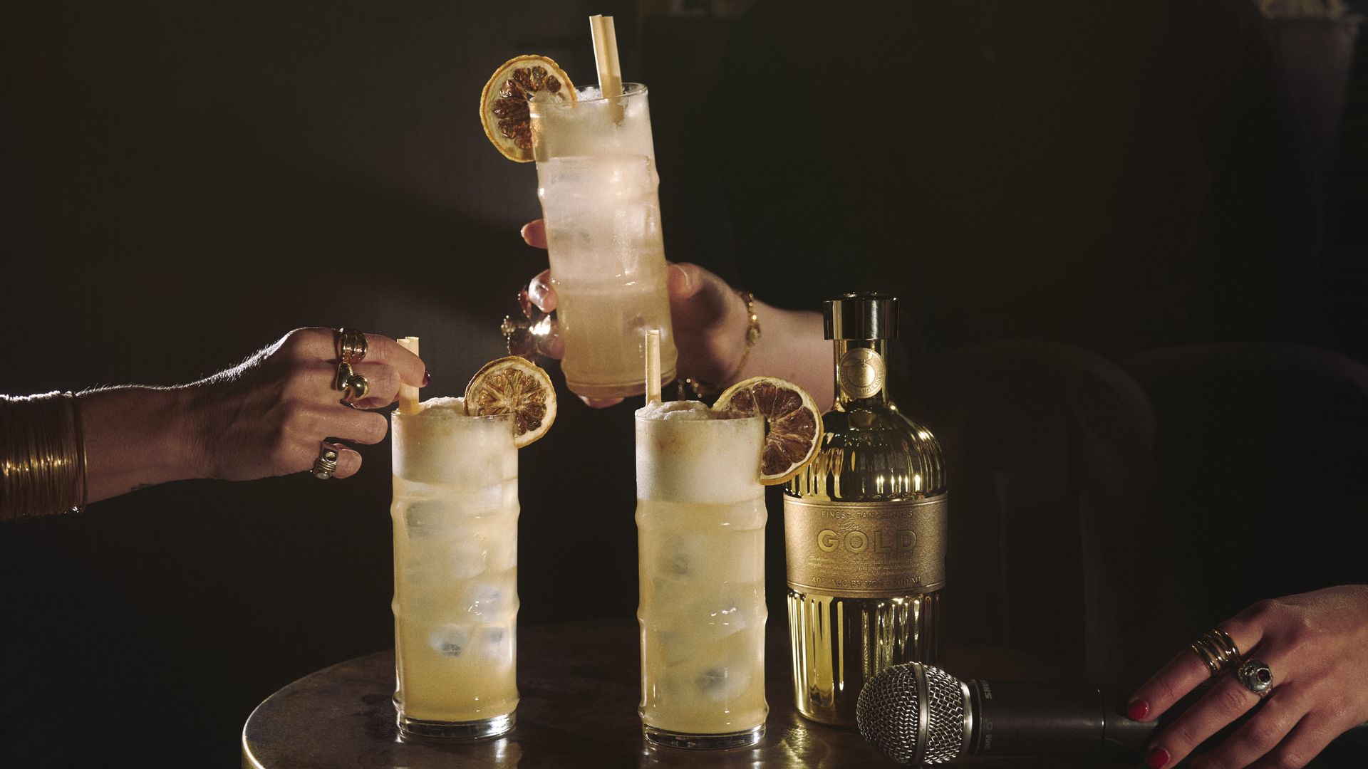 Gin Gold X Bam Karaoke, Brindus con el cóctel Golden Beat, inspirado en festivales de verano