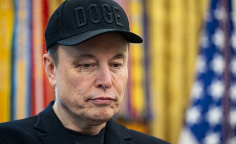 Tesla cae un 14 % en bolsa