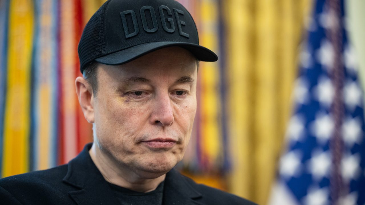Tesla cae un 14 % en bolsa