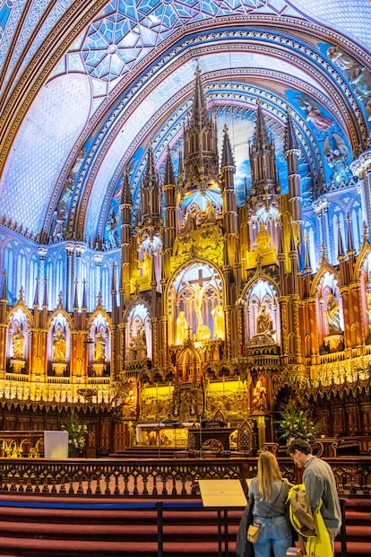 El interior de la basílica Notre-Dame de Montreal.
