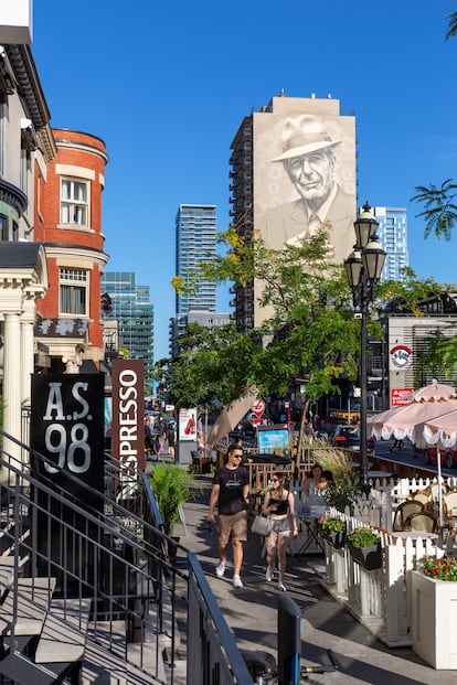 Mural de Leonard Cohen en la calle Crescent, en Montreal.