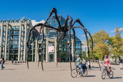 Obra de Louise Bourgeois en el Museo Nacional de Canadá en Ottawa.