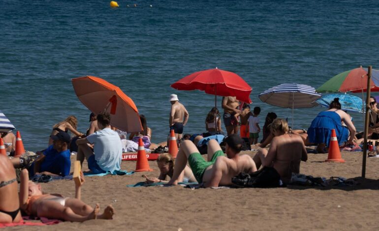 Casi medio millón de españoles busca ofertas de viajes para este verano