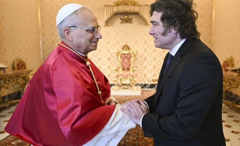 León XIV y Milei abogan por una paz «urgente» durante su primer encuentro en el Vaticano