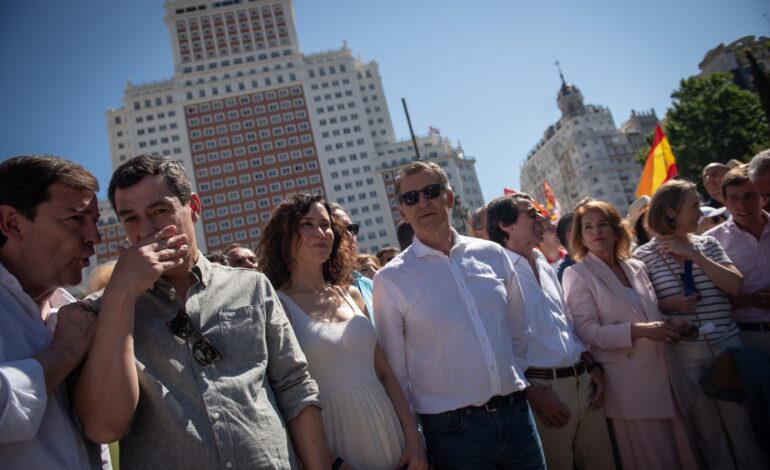 Nadie le votó para hacer esto, ríndase a la democracia
