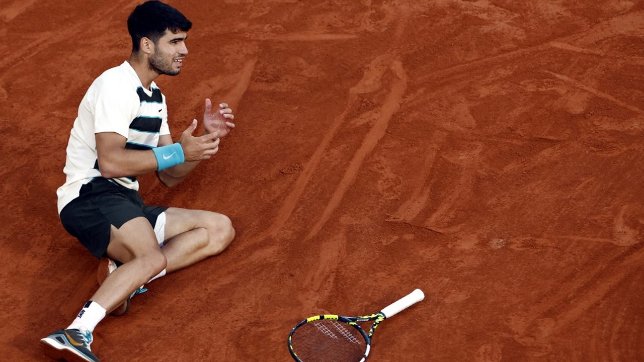 ¡Histórico Alcaraz! Carlos se impone a Sinner en la mejor final de Roland Garros de todos los tiempos