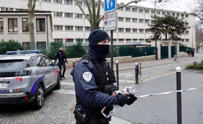 Un estudiante de 14 años mata a puñaladas a una vigilante escolar en Francia