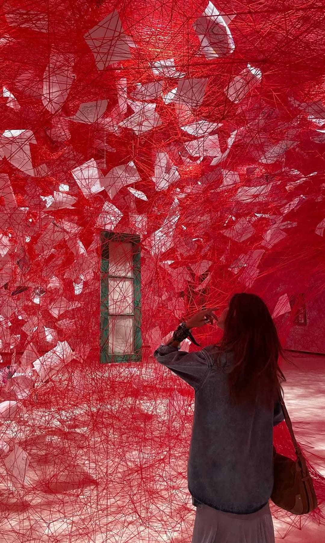 Sara Carbonero en una de las exposiciones temporales del Museo Guggenheim en Bilbao