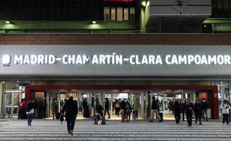 Los trenes de alta velocidad de Chamartín comienzan de nuevo a circular tras más de una hora parados por una avería