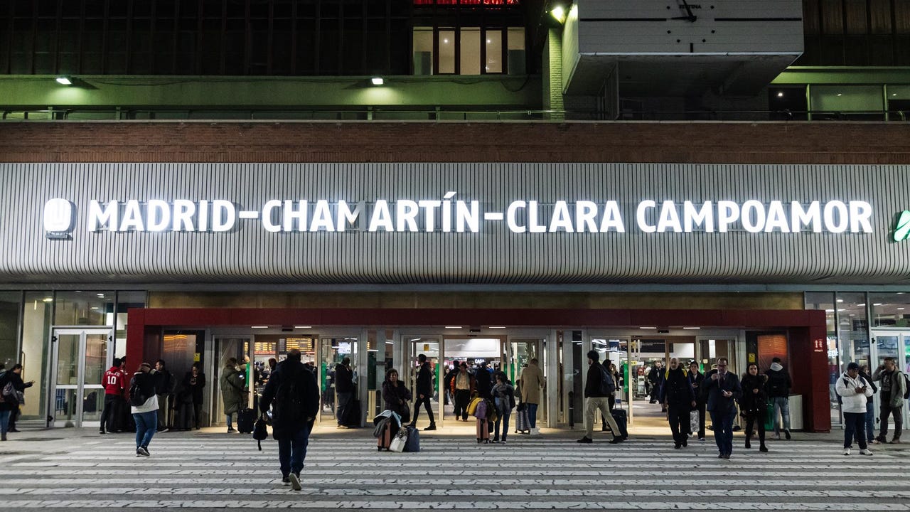 Los trenes de alta velocidad de Chamartín comienzan de nuevo a circular tras más de una hora parados por una avería