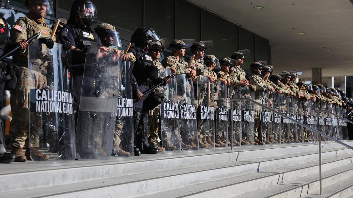 Un juez bloquea el despliegue de la Guardia Nacional de Trump en Los Ángeles