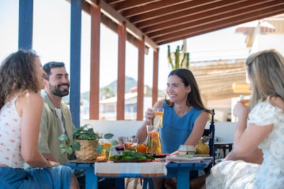 La gastronomía de Murcia es muy variada: las verduras y frutas del jardín bañadas por las aguas de la caja fuerte, arroz con mariscos y peces rocosos y postres grandes (como poparajote popular), son casi un emblema cultural de la región.