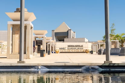 El Museo Nacional de Civilización Egipcia (NMEC) es uno de los edificios más bellos y modernos de El Cairo.