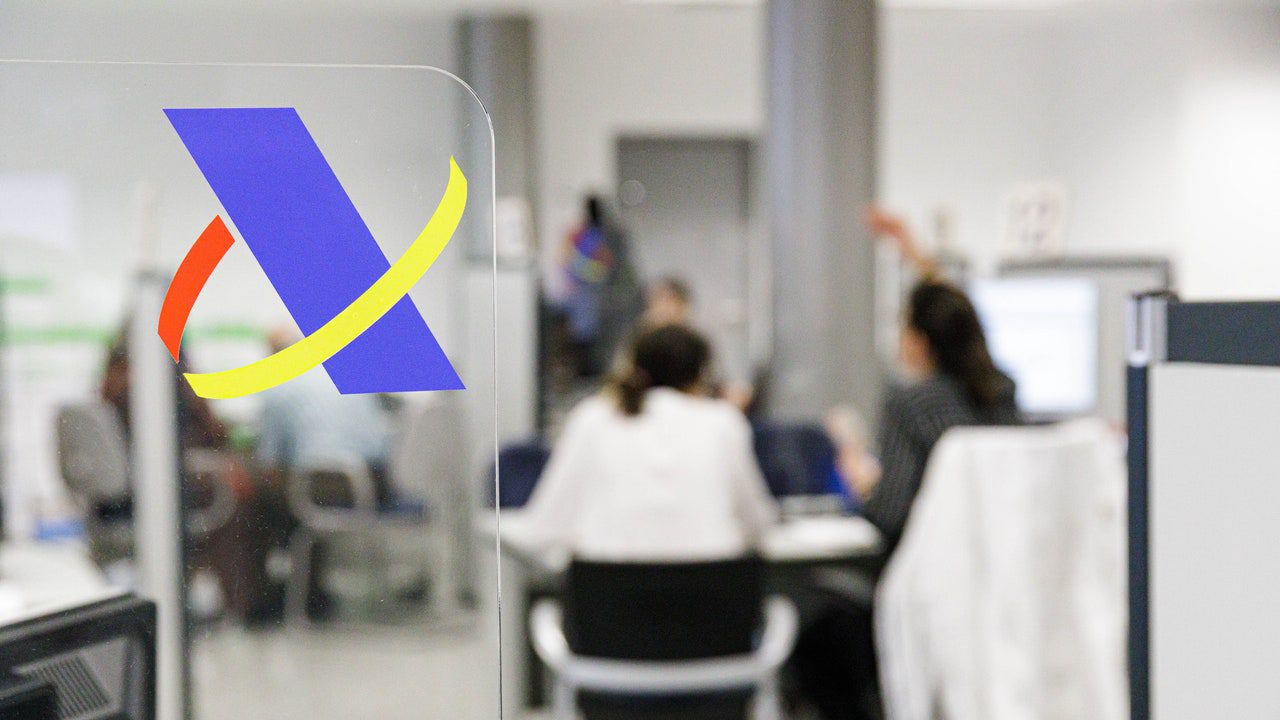 ¿Le ha llegado un SMS de la Agencia Tributaria en plena campaña de la Renta? Cuidado, podría ser una estafa