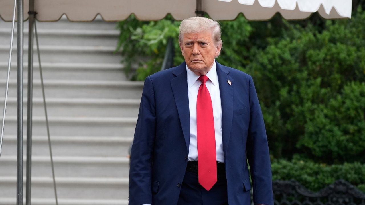 Trump intensifica su rechazo a los migrantes y pide a los agentes de la ICE que realicen «la mayor deportación masiva de la historia»