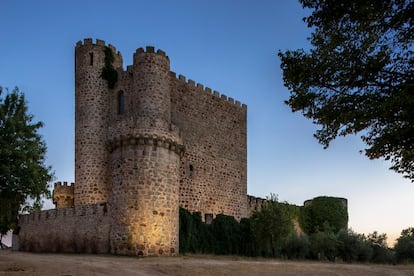 El Château de Coracera, construido en el siglo XV, representa un buen ejemplo de arquitectura militar de la Edad Media.