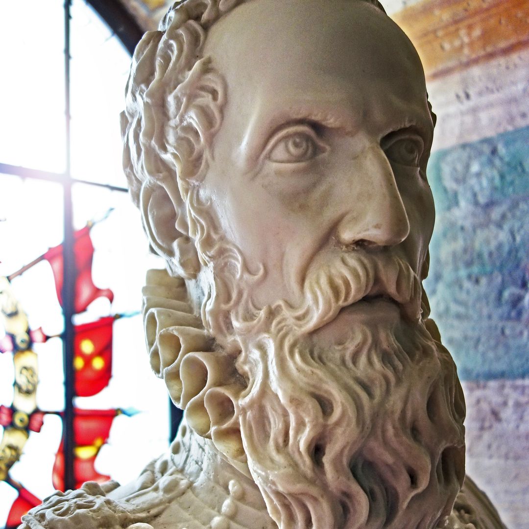 Busto del Gran Duque de Alba en El Castillo, Alba de Tormes, Salamanca