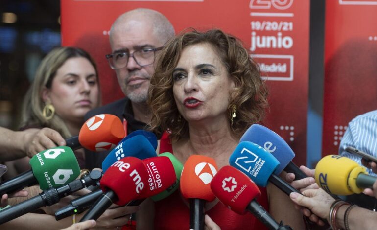 Montero dice que la reducción de jornada se aprobará a la «segunda o la tercera» y Cuerpo ya reconoce un pago parcial de fondos europeos
