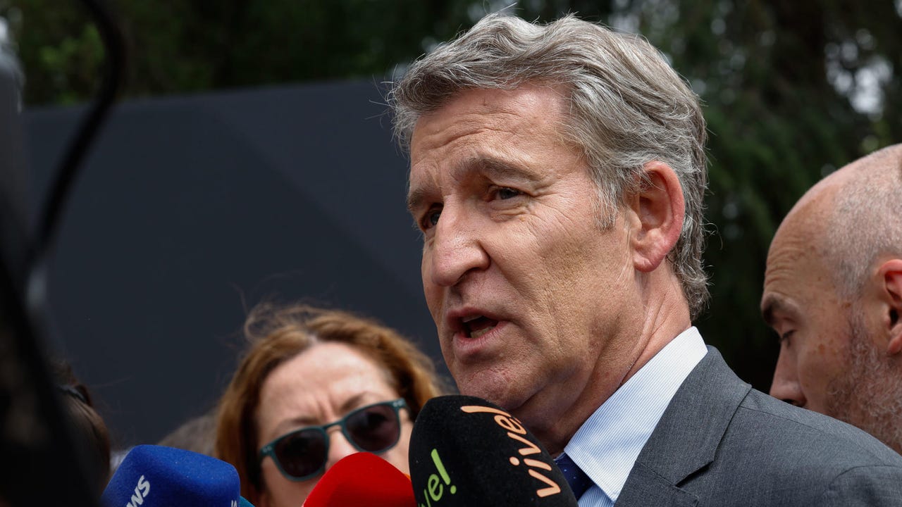 Feijóo habla de «trama corrupta» en el PSOE tras la entrada de la UCO en Ferraz pero se resiste a presentar una moción de censura