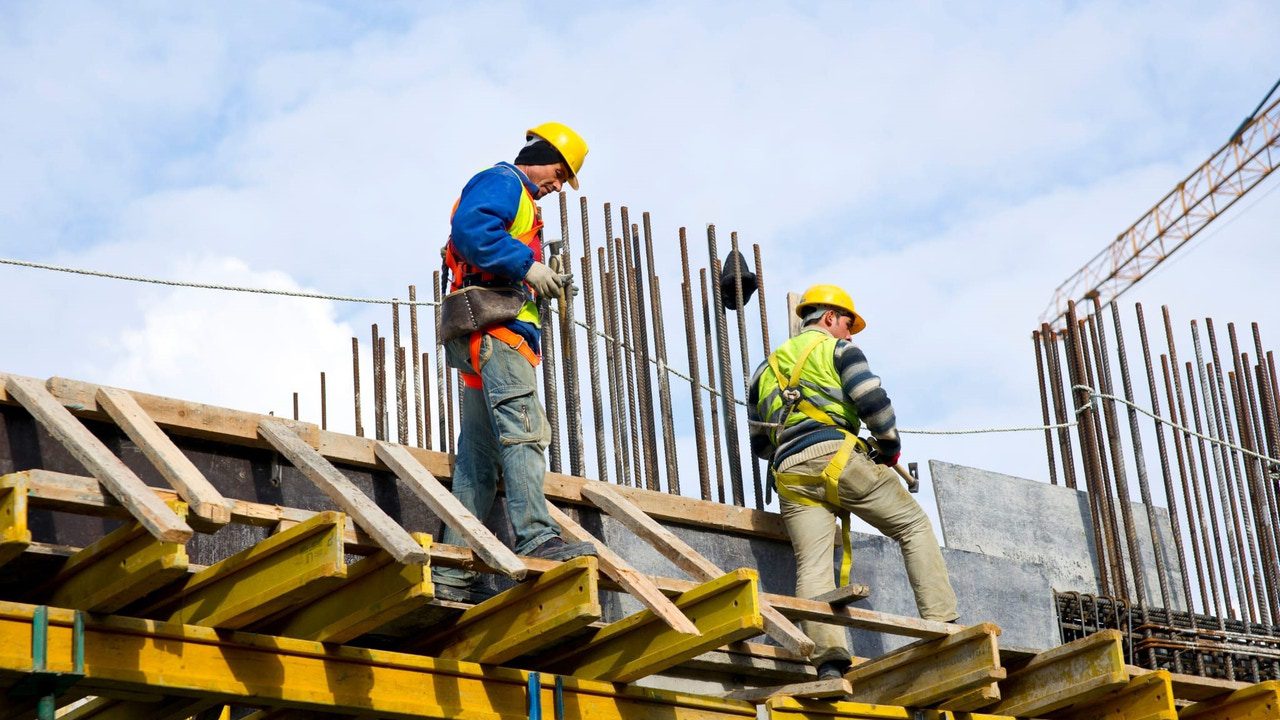 el gran freno de las constructoras para levantar vivienda es la falta de mano de obra