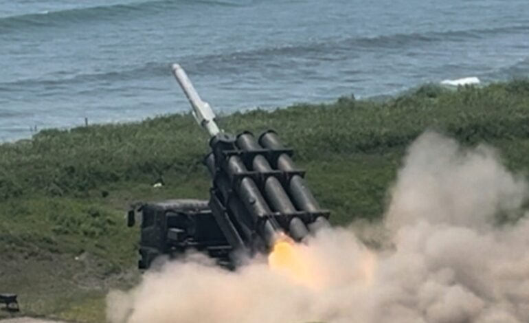 Japón desafía las maniobras navales de China realizando la primera prueba de un misil tierra-mar en su territorio