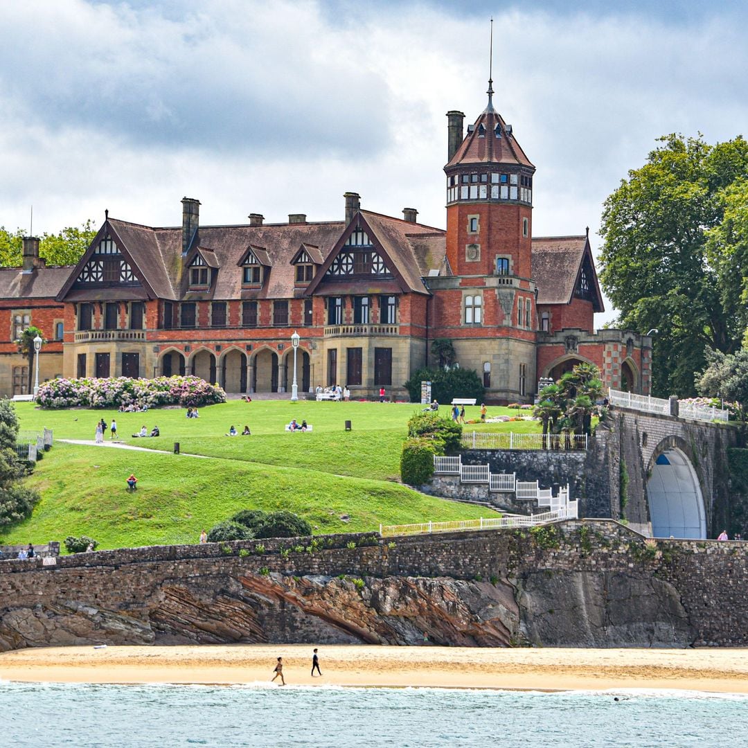 Miramar Palacio, Ondarreta Beach, Bay de la Concha, San Sebastián, Guipúzcoa