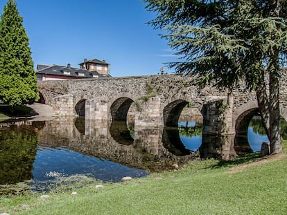 El puente de piedra de Molinaseca.