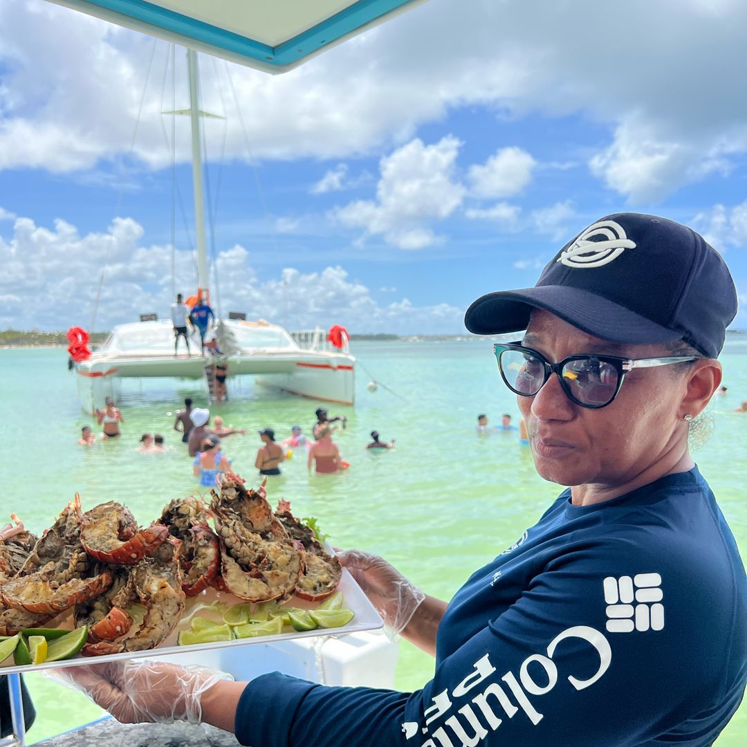Fiesta en un barco con barbacoa en la vida útil de Cortesito, Beach Bávaro, Punta Canada