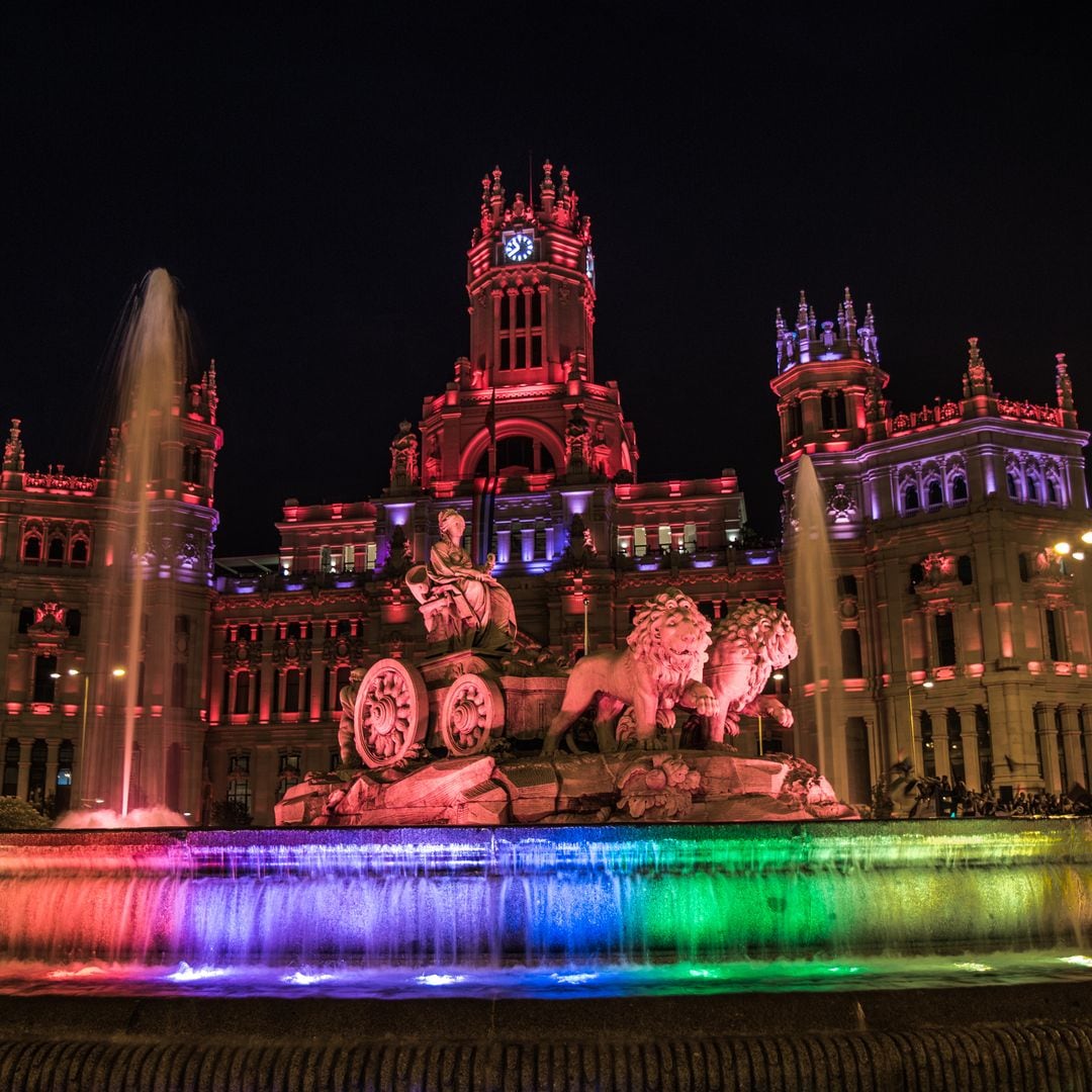 Cibeles iluminados por LGTBI + Colors