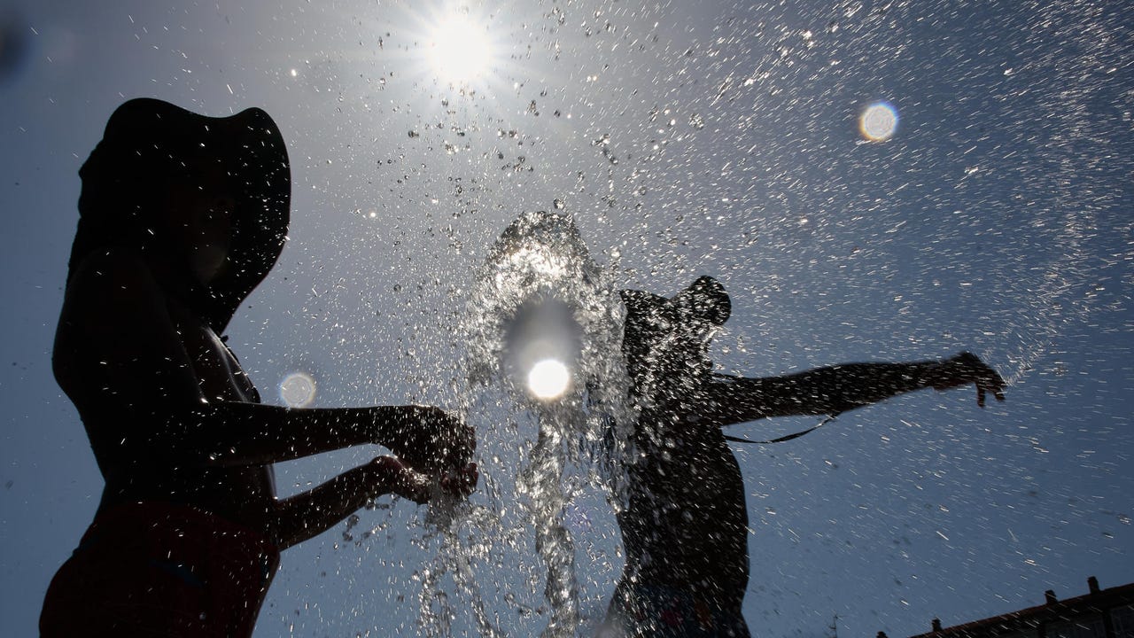 Los 7 consejos de los médicos de familia para protegerse de la primera ola de calor del año