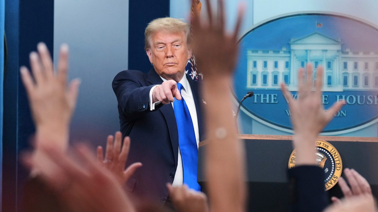 El Senado aprueba debatir el polémico presupuesto de Trump que planea amplios recortes sociales