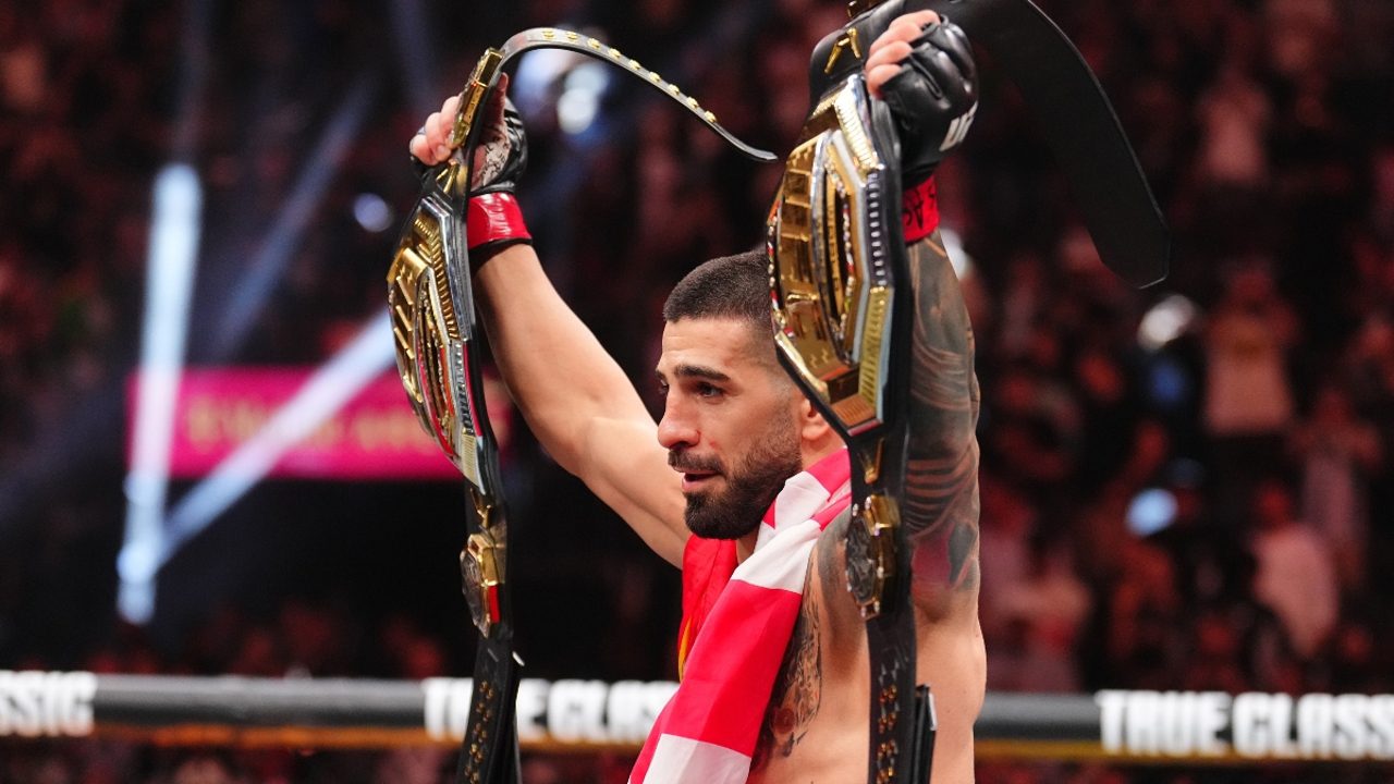Ilia Topuria hace historia y se convierte en campeón del mundo de peso ligero de la UFC
