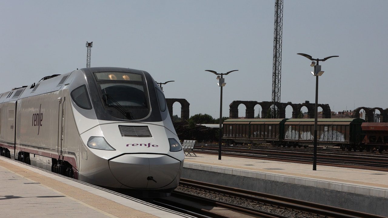 Renfe suspende un Alvia de Badajoz a Madrid por fallos en el aire acondicionado