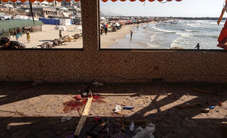 Al menos 33 muertos, entre ellos un periodista, en un ataque israelí en la playa de Gaza