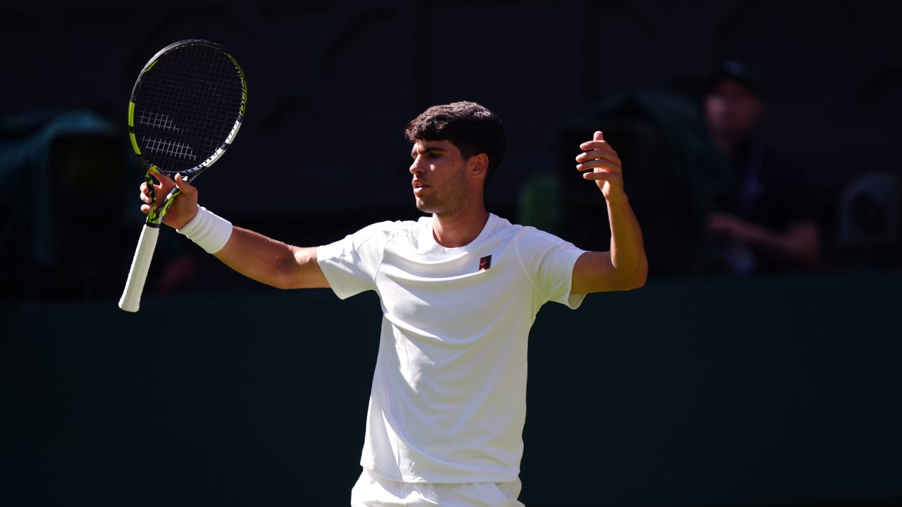 Los cinco sets que advierten a Carlos Alcaraz en Wimbledon: «¡Es una vergüenza!»