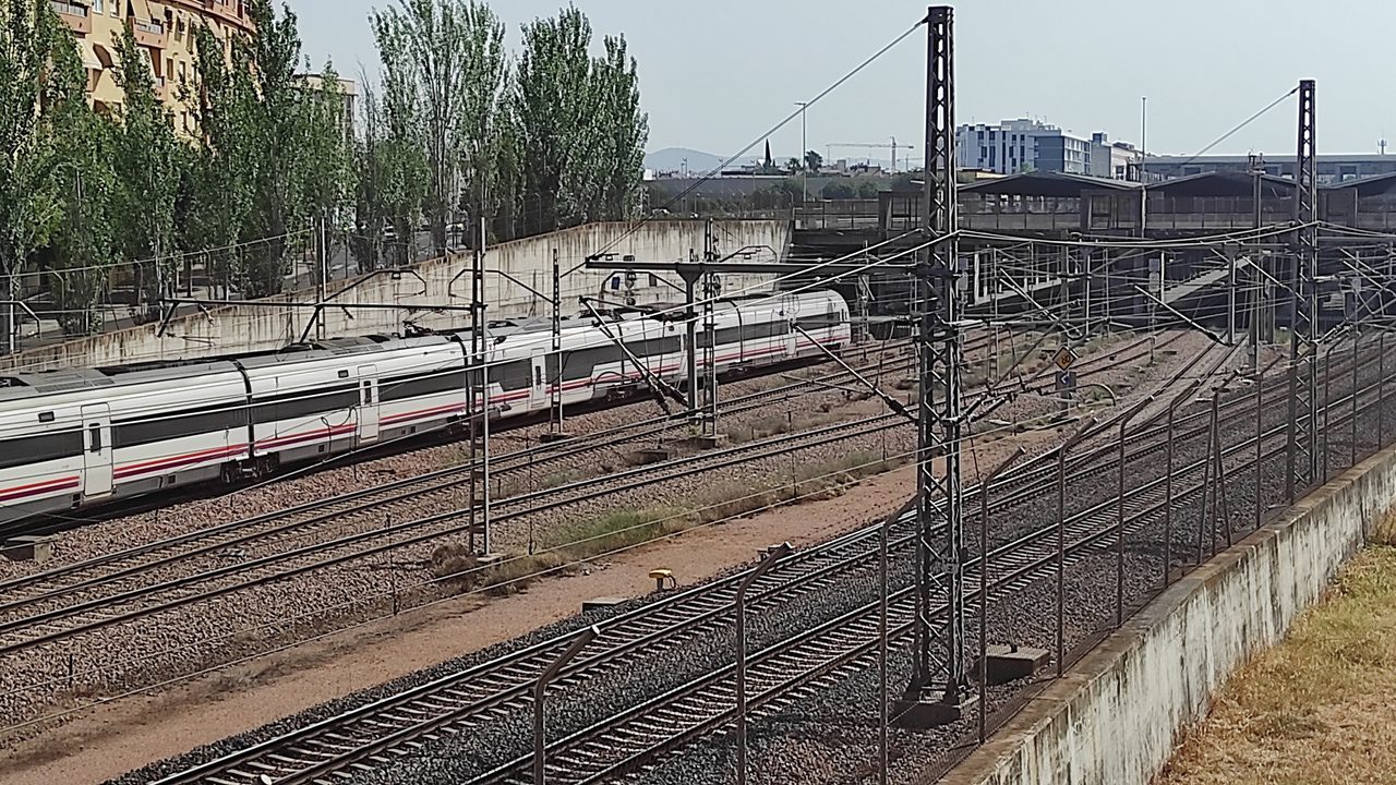 interrumpida la alta velocidad entre Madrid-Andalucía por falta de tensión en la catenaria