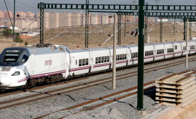Interrumpida la alta velocidad entre Madrid y Andalucía por falta de tensión en la catenaria