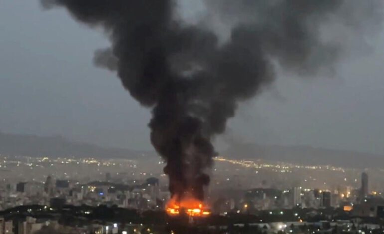 Trump exige la "rendición incondicional" a Teherán, mientras Israel e Irán intensifican su batalla aérea