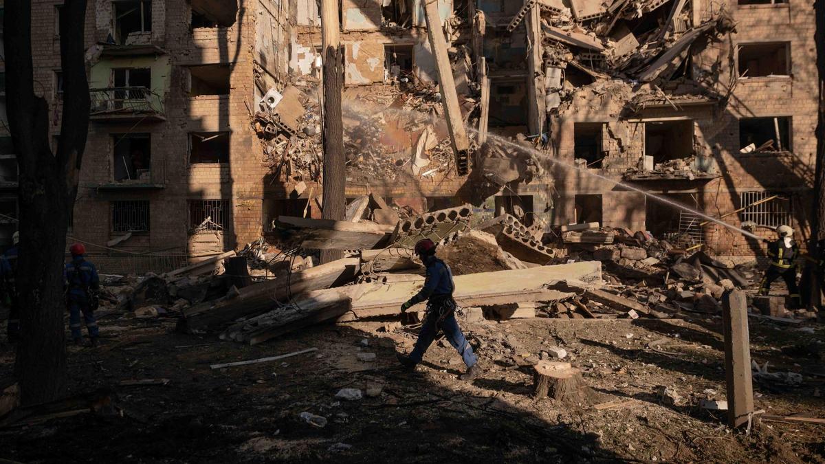 La defensa antiaérea de Ucrania aguanta con dificultades los ataques nocturnos de Rusia