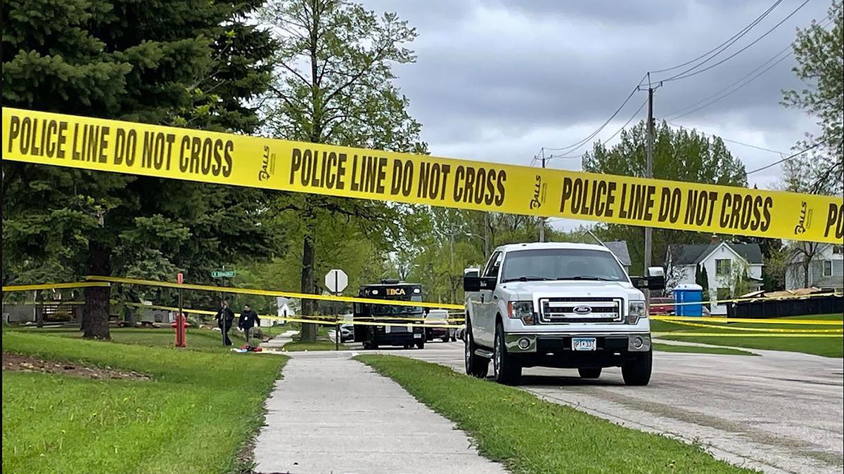 Un individuo presuntamente disfrazado de policía hiere a tiros a dos congresistas demócratas en Minnesota