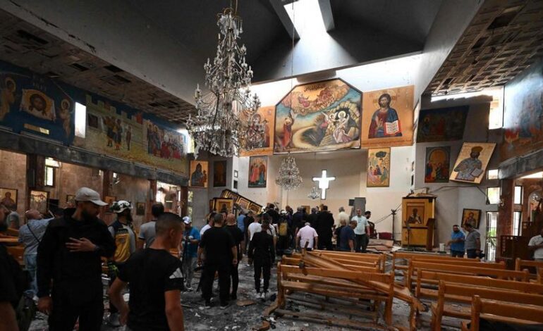 Al menos 20 muertos en un ataque atribuido al Estado Islámico contra una iglesia de Damasco